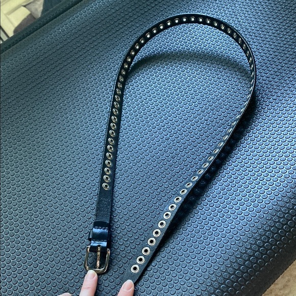 Perry Ellis Black Leather Studded Women's Belt, ML size. #10-738 - Picture 4 of 6